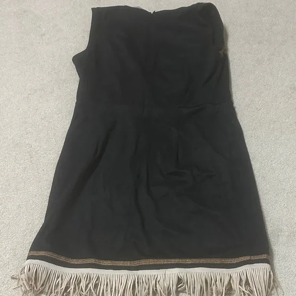 Elegant Black Mini Dress with Gold Accents - Picture 5 of 6